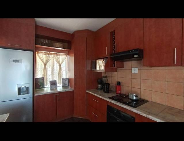 3 BEDROOM FREESTANDING FOR SALE IN BIRCHLEIGH NORTH